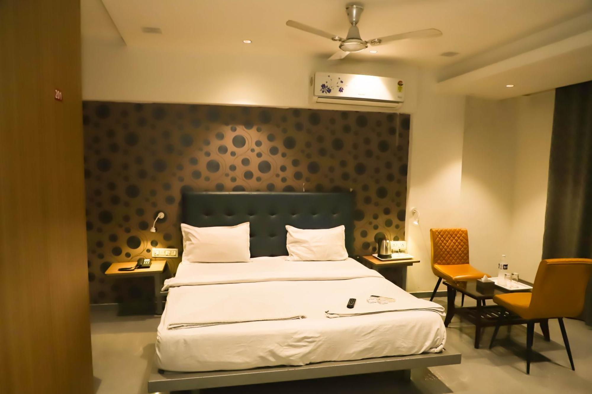 Hotel Arc Palace Bhiwandi Esterno foto