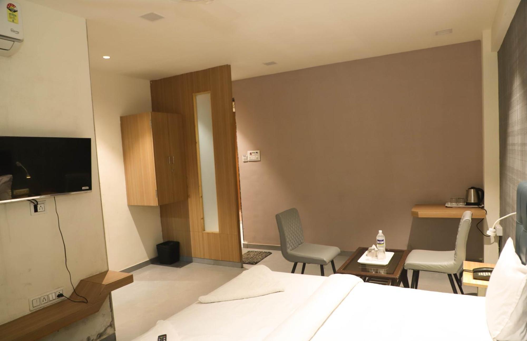 Hotel Arc Palace Bhiwandi Esterno foto