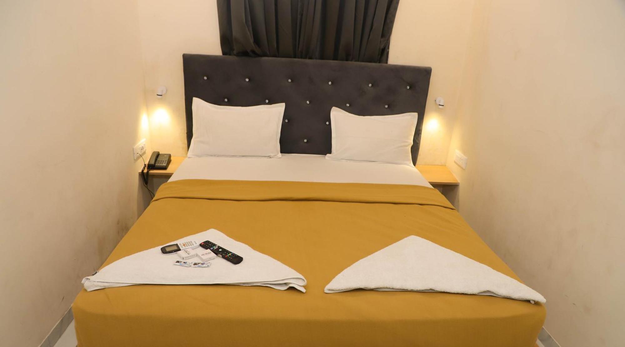 Hotel Arc Palace Bhiwandi Esterno foto